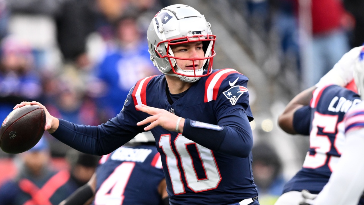 New England Patriots quarterback Drake Maye (10) looks to throw against the Buffalo Bills during the first half at Gillette Stadium.