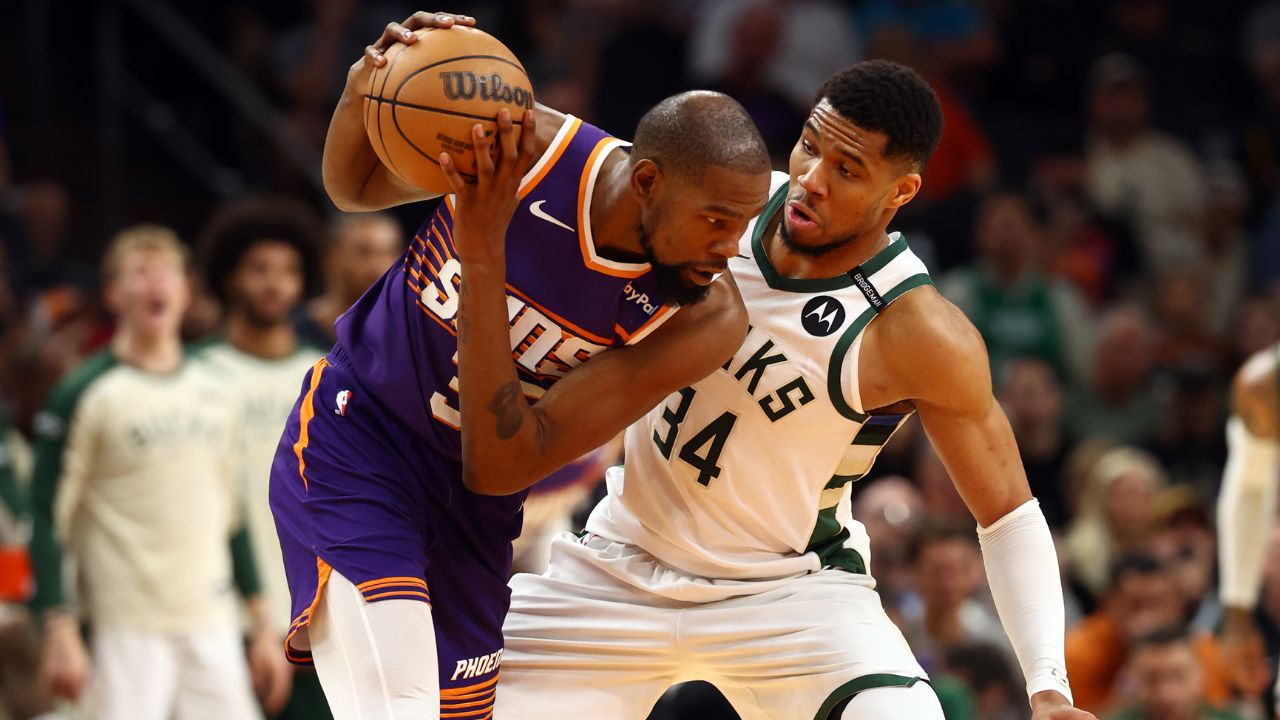 Milwaukee Bucks forward Giannis Antetokounmpo (34) defends against Phoenix Suns forward Kevin Durant (35) at Footprint Center