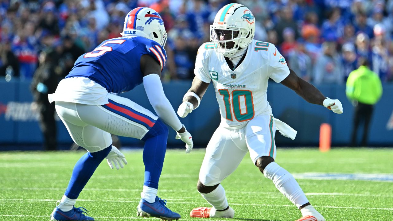 Miami Dolphins wide receiver Tyreek Hill (10) makes a move on Buffalo Bills cornerback Kaiir Elam (5) in a pass route in the first quarter at Highmark Stadium.