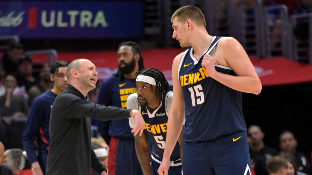 Denver Nuggets assistant coach David Adelman talks with guard Kentavious Caldwell-Pope (5) and center Nikola Jokic (15) in the second half against the Los Angeles Clippers at Crypto.com Arena.