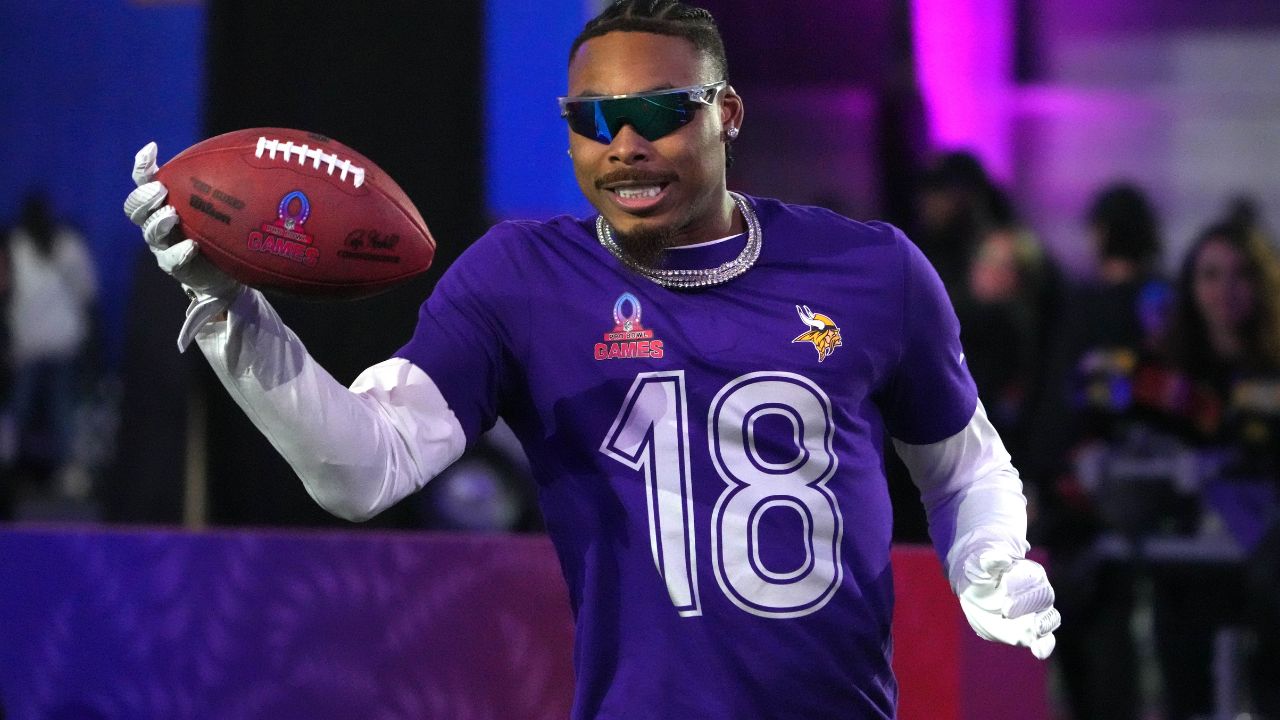 NFC wide receiver Justin Jefferson of the Minnesota Vikings (18) catches the ball during the Satisfying Catch event at the Pro Bowl Skills Challenge at Nicholson Fieldhouse.