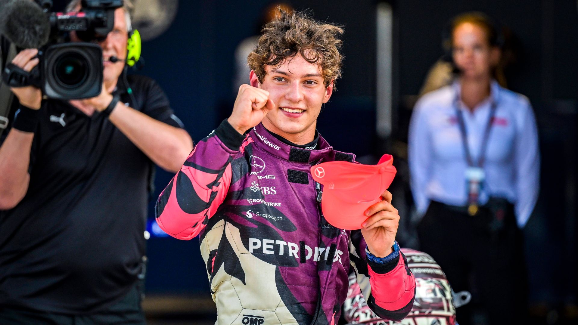 KIMI ANTONELLI Andrea (ita), Mercedes AMG F1 Team W16, portrait, celebrate his first pole position during the Formula 1 Crypto.com Miami Grand Prix 2025, 6th round of the 2025 FIA Formula One World Championship