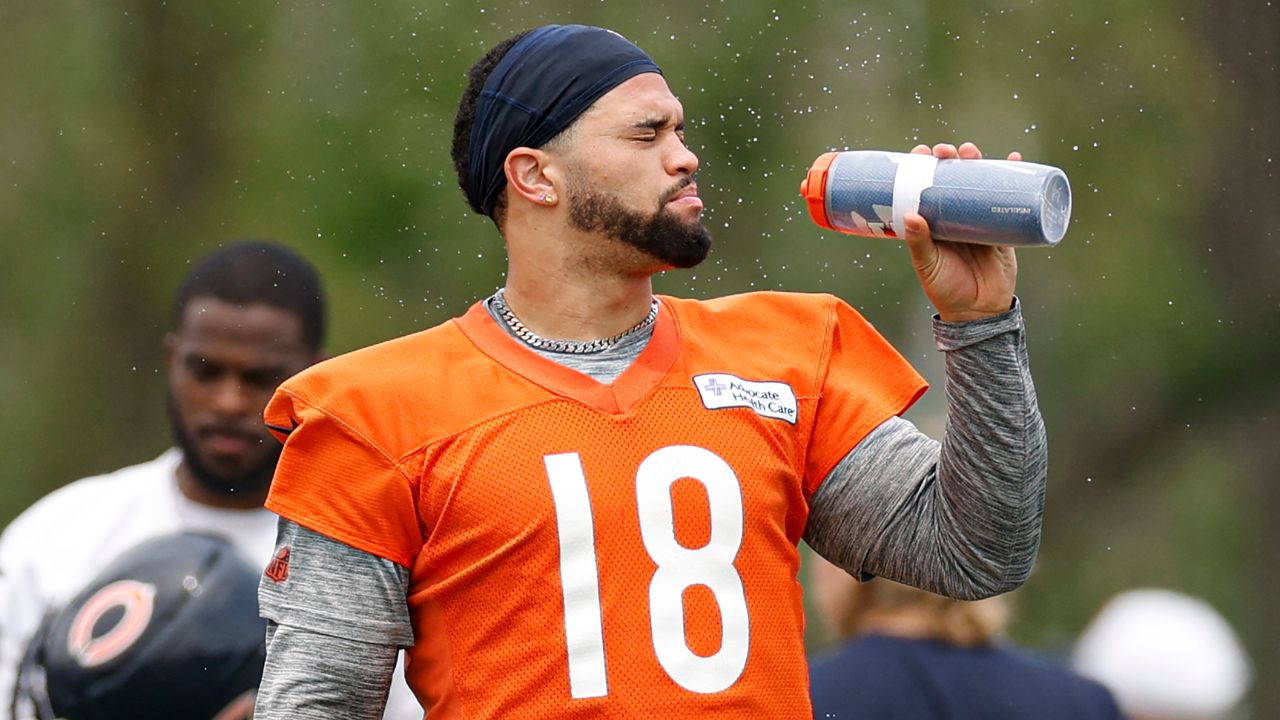 Chicago Bears quarterback Caleb Williams (18) cools off during minicamp at Halas Hall.