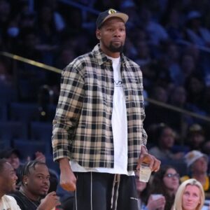 Kevin Durant attends Sparks game
