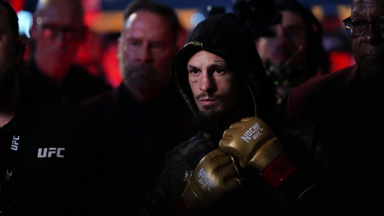 Sean OíMalley of the United States (red gloves) fights Merab Dvalishvili of Georgia (blue gloves) during Riyadh Season Noche UFC 306 at The Sphere.