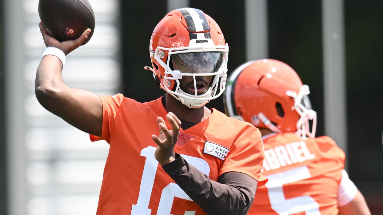 Cleveland Browns quarterback Shedeur Sanders (12) throws a pass during minicamp at CrossCountry Mortgage Campus.