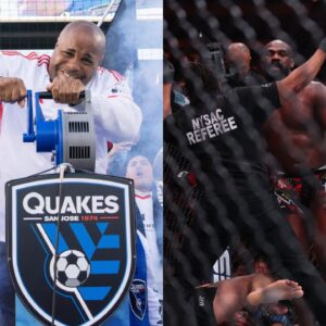Daniel Cormier (L), Jon Jones (R)