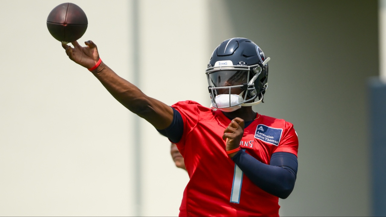 Tennessee Titans quarterback Cam Ward (1) throws a pass during minicamp at Nissan Stadium.