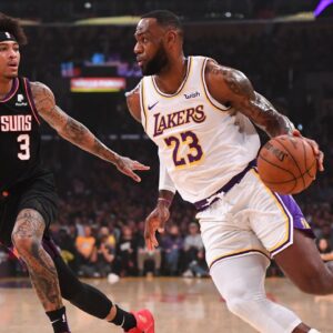Phoenix Suns forward Kelly Oubre Jr. (3) guards Los Angeles Lakers forward LeBron James (23) as he drives to the basket in the first half of the game at Staples Center.