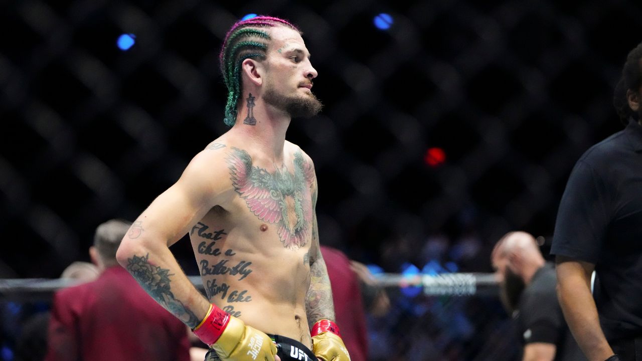 Sean OíMalley of the United States (red gloves) fights Merab Dvalishvili of Georgia (blue gloves) during Riyadh Season Noche UFC 306 at The Sphere.