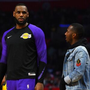 Los Angeles Lakers Forward LeBron James (23) talks with agent Rich Paul at halftime of a NBA Basketball Herren USA game between the Los Angeles Lakers and the Los Angeles Clippers on January 31, 2019 at STAPLES Center in Los Angeles, CA.