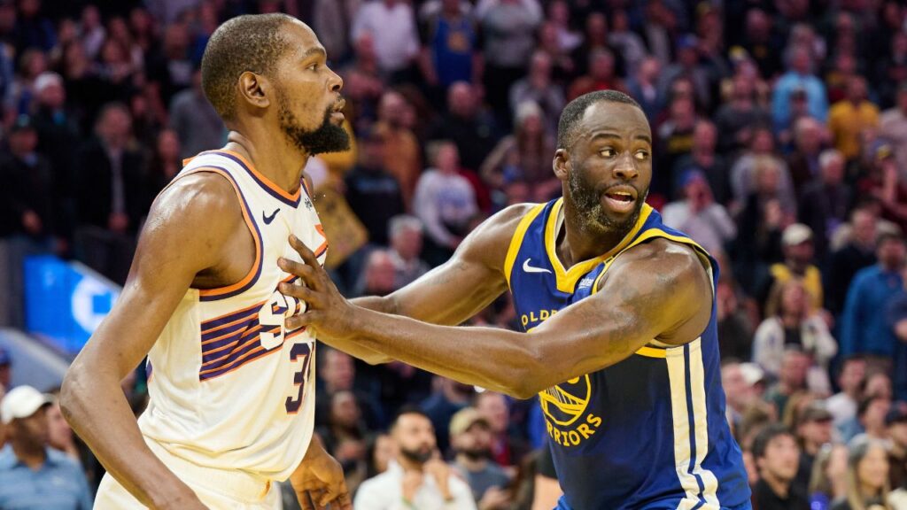Golden State Warriors forward Draymond Green (23) defends against Phoenix Suns forward Kevin Durant (35) during the fourth quarter at Chase Center.
