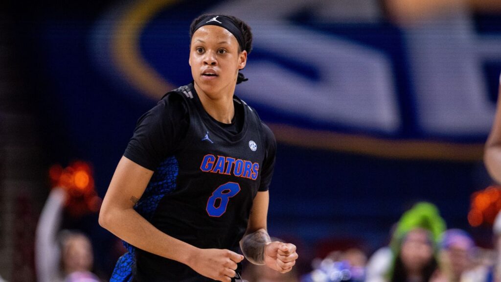 Florida Gators guard Me'Arah O'Neal (8) during the first half against the Alabama Crimson Tide at Bon Secours Wellness Arena