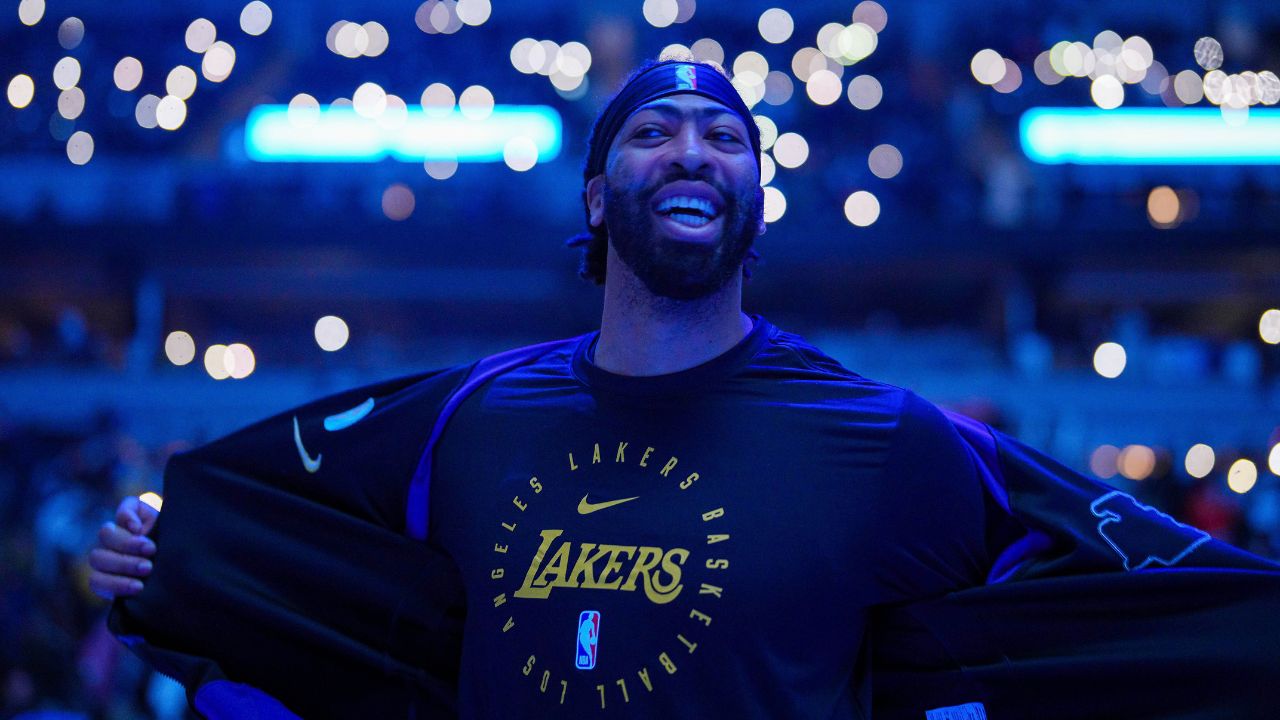 Los Angeles Lakers forward Anthony Davis (3) before the game against the Minnesota Timberwolves in at Target Center.