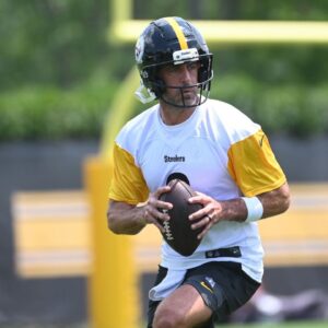 “I Want to Help You”: Steelers' Aaron Rodgers Opens Up About How He is Mentoring Rookie Will Howard