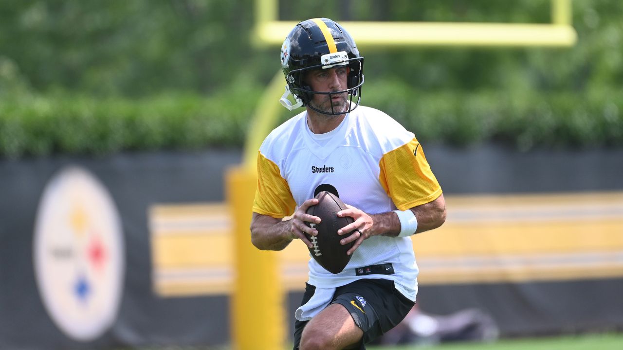 “I Want to Help You”: Steelers' Aaron Rodgers Opens Up About How He is Mentoring Rookie Will Howard