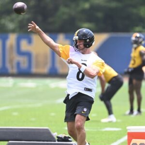 Pittsburgh Steelers quarterback Aaron Rodgers (8) during minicamp at their South Side facility.