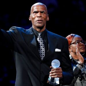 Robert Parish waves to the crowd after receiving the Sports Legacy Award on Monday, Jan. 20, 2020, before a game between the Grizzlies and Pelicans at the FedExForum in downtown Memphis