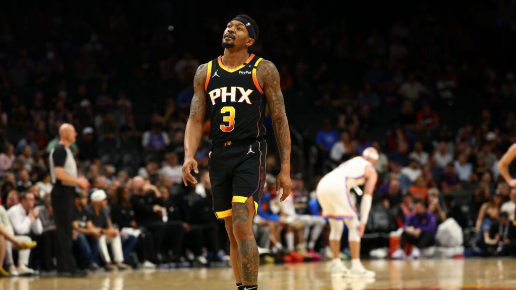 Phoenix Suns guard Bradley Beal (3) reacts against the Oklahoma City Thunder during the second half at Footprint Center