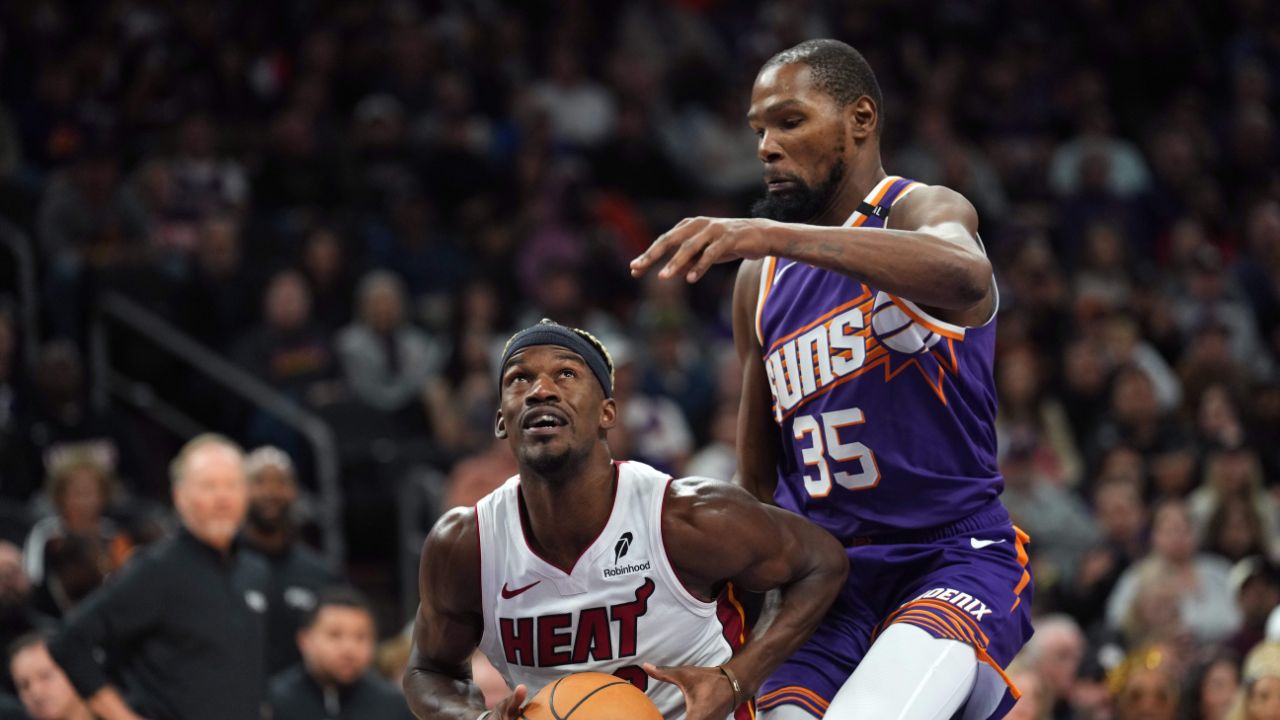 Miami Heat forward Jimmy Butler (22) drives against Phoenix Suns forward Kevin Durant (35) during the second half at Footprint Center.