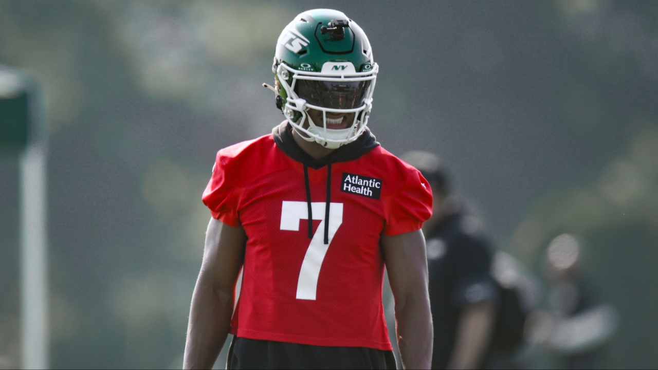 New York Jets quarterback Justin Fields (7) looks on during a drill at training camp at Atlantic Health Jets Training Center.