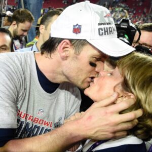 New England Patriots quarterback Tom Brady (12, left) kisses mother Galynn Brady (right) after Super Bowl XLIX against the Seattle Seahawks at University of Phoenix Stadium. The Patriots defeated the Seahawks 28-24.