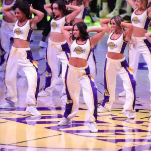 Ex-Clippers Center Had a Hilarious Reaction to Seeing Lakers Girls For the First Time