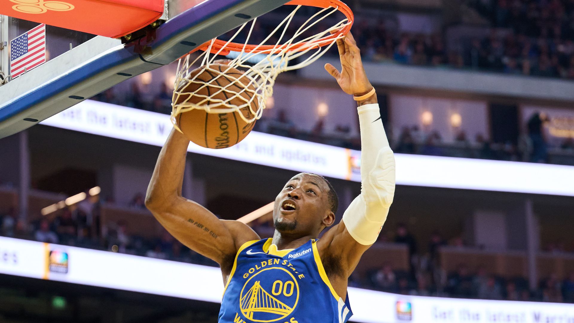 Dec 28, 2024; San Francisco, California, USA; Golden State Warriors forward Jonathan Kuminga (00) dunks the ball against the Phoenix Suns during the second quarter at Chase Center.