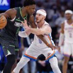 Alex Caruso defends against Anthony Edwards