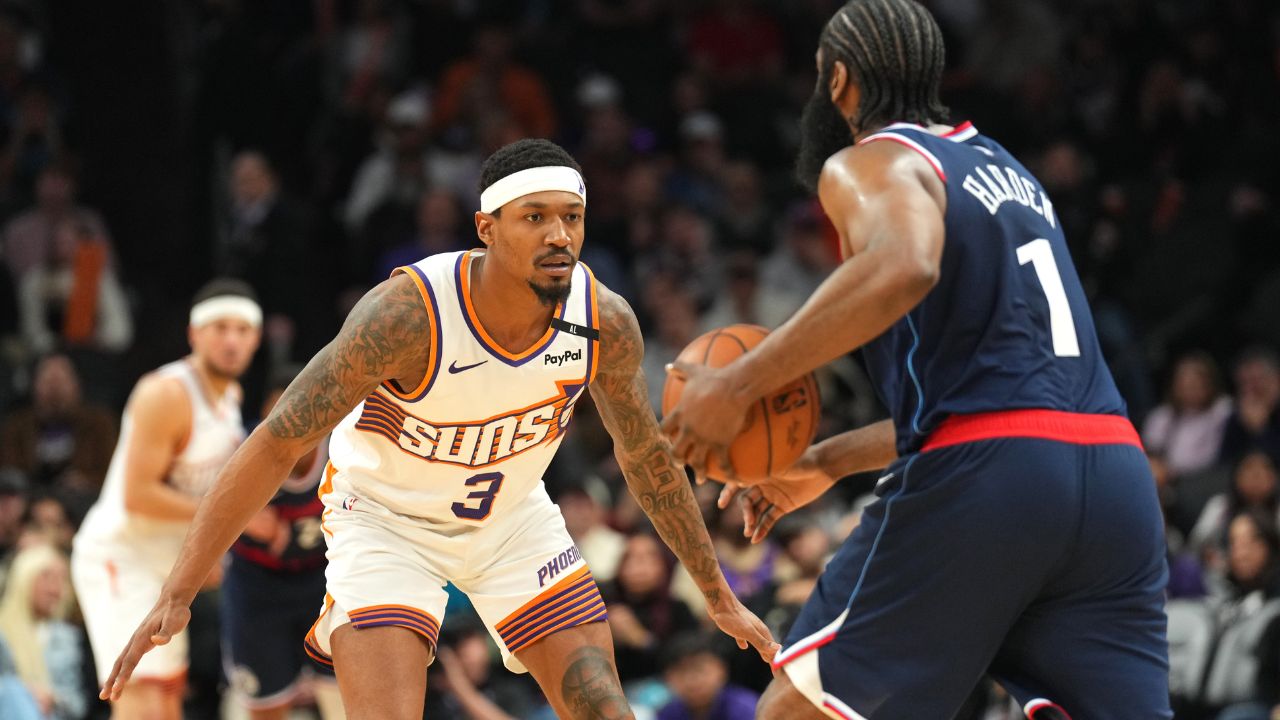 Phoenix Suns guard Bradley Beal (3) guards LA Clippers guard James Harden (1) during the second half at Footprint Center.