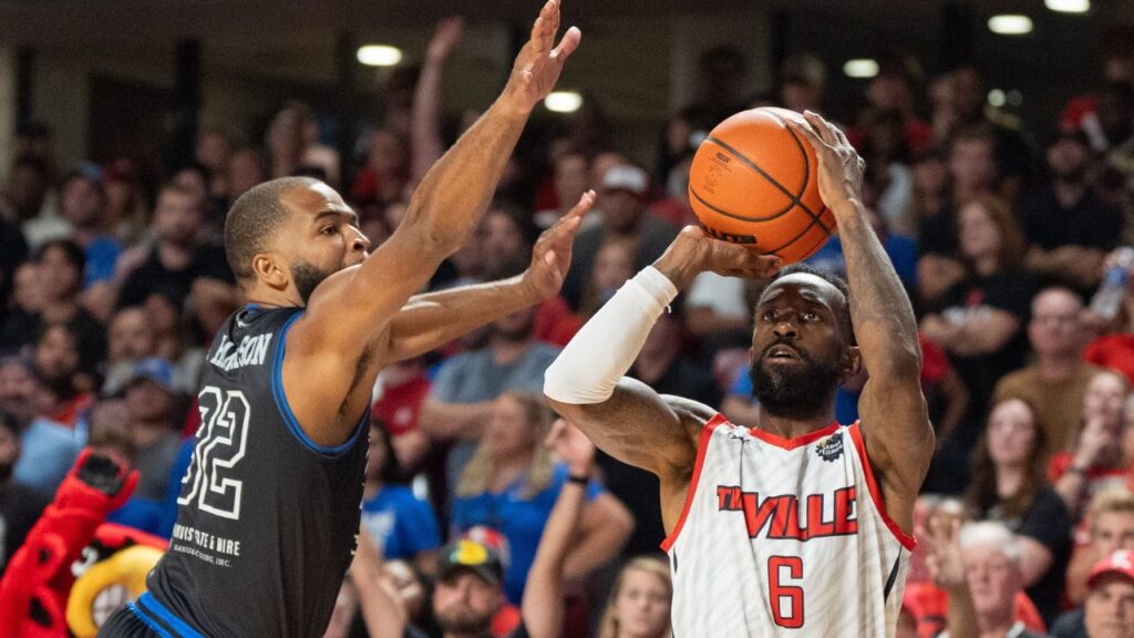 The Ville's Russ Smith (6) goes for a three pointer against La Familia's Aaron Harrison (32) during their game on Monday, July 29, 2024 at Freedom Hall in Louisville, Ky. during the quarter finals of The Basketball Tournament.