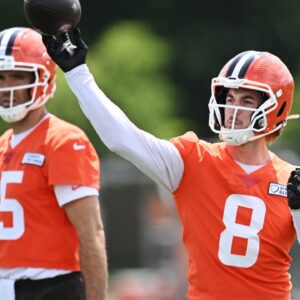 Cleveland Browns quarterback Kenny Pickett (8) throws a pass as quarterback Joe Flacco (15) looks on during minicamp at CrossCountry Mortgage Campus.