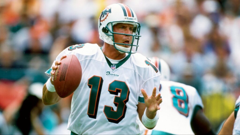 Miami Dophins quarterback Dan Marino (13) in action against the Arizona Cardinals at Dolphin Stadium.
