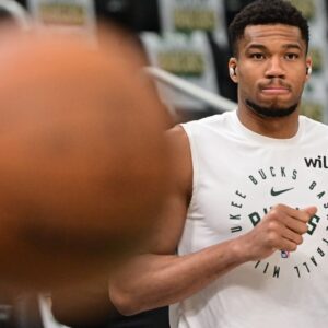 Giannis Antetokounmpo's brothers talk about his faults