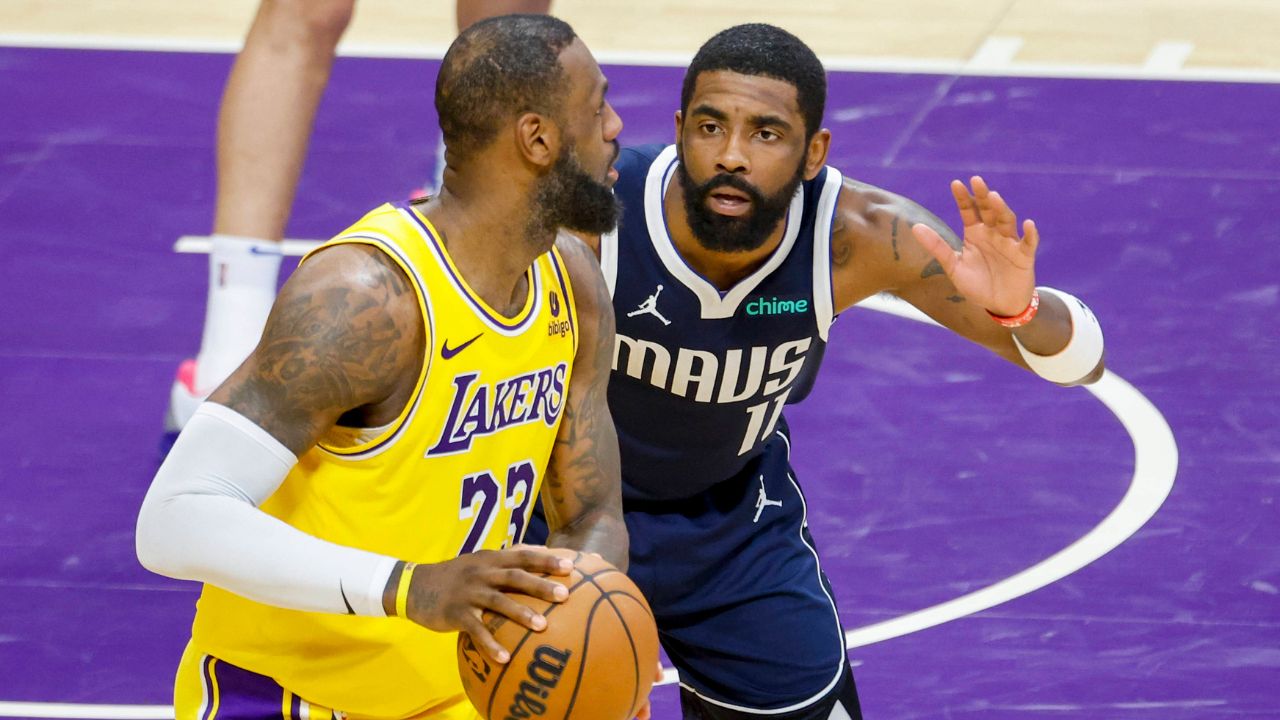 Los Angeles Lakers LeBron James 23 is defended by Dallas Mavericks Kyrie Irving 11 during an NBA, Basketball Herren, USA basketball game at Crypto.com Arena
