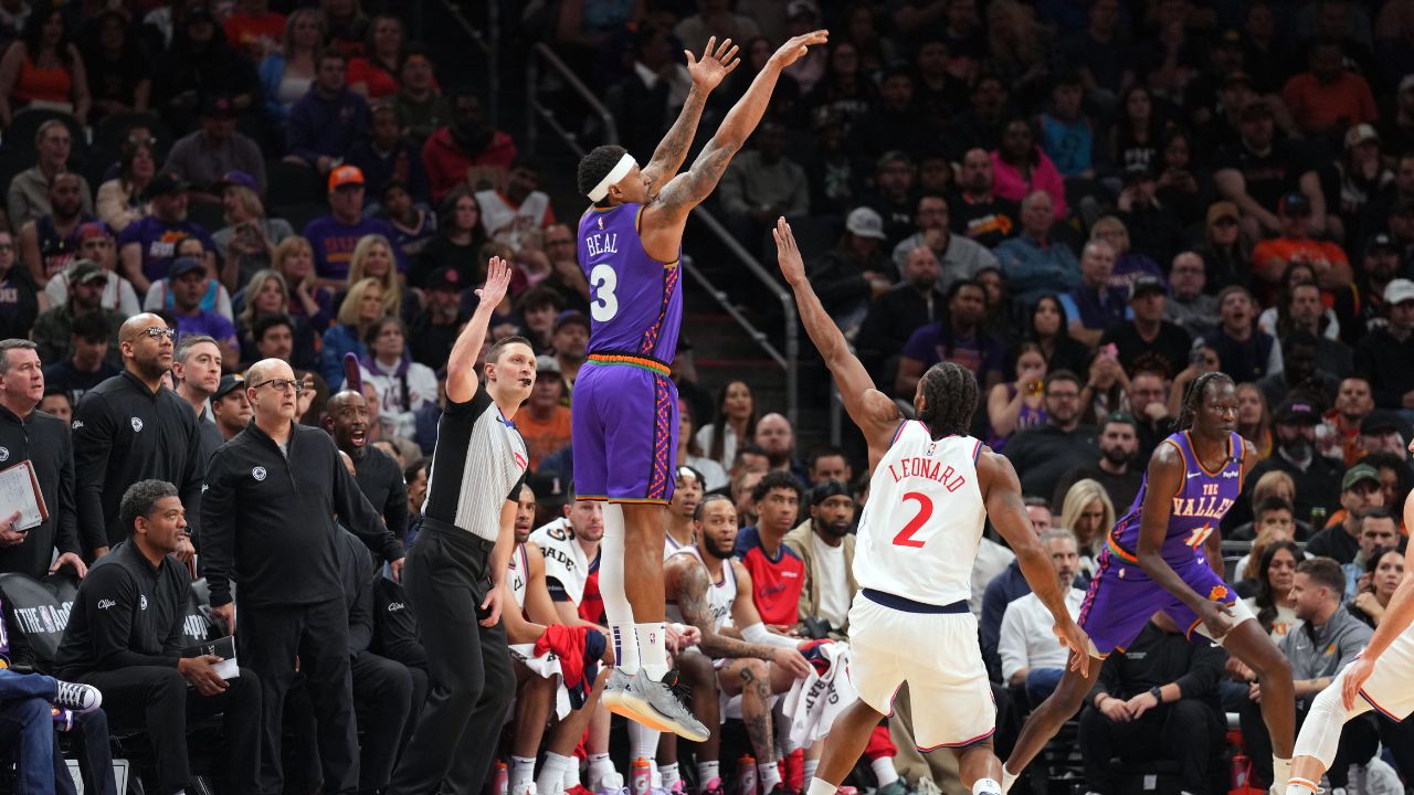 Phoenix Suns guard Bradley Beal (3) shoots against LA Clippers forward Kawhi Leonard (2) during the first half at PHX Center
