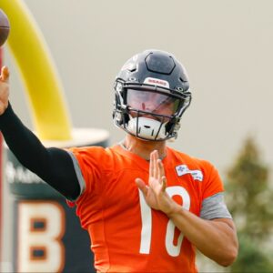 Chicago Bears quarterback Caleb Williams (18) passes the ball during training camp at Halas Hall.