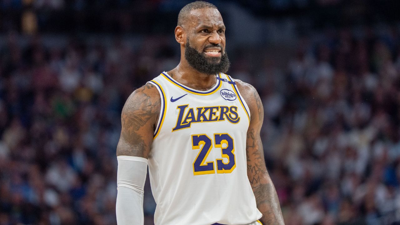 LeBron James accepts player option