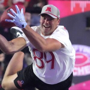 AFC tight end Brock Bowers of the Las Vegas Raiders (89) attempts to catch the ball in the Satisfying Catches event during the Pro Bowl Skills Challenge at Nicholson Fieldhouse.