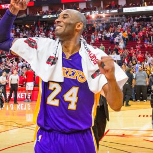 Los Angeles Lakers forward Kobe Bryant (24) acknowledges the crowd as he leaves the court for the second to last game of his NBA career after the game between the Rockets and the Lakers at the Toyota Center. The Rockets defeat the Lakers 130-110.