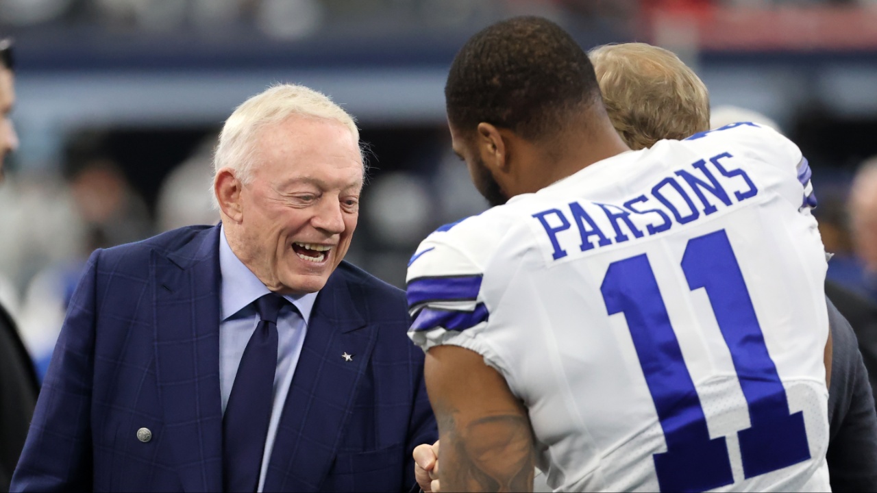 Dallas Cowboys owner Jerry Jones meets with outside linebacker Micah Parsons (11) prior to the NFC Wild Card playoff football game against the San Francisco 49ers at AT&T Stadium.
