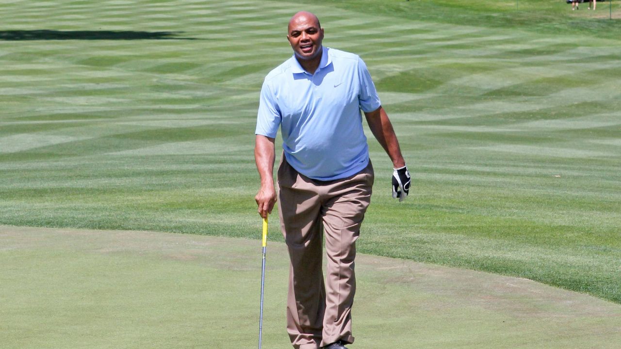 Using his club for a cane just a couple days away from surgery, NBA Basketball Herren USA star, CHARLES BARKLEY played in the American Century Championship Celebrity golf held at the Edgewood golf course on the shore of South Lake Tahoe.