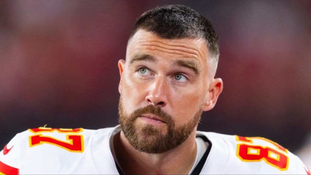 Kansas City Chiefs tight end Travis Kelce (87) against the Arizona Cardinals during a preseason NFL game at State Farm Stadium.