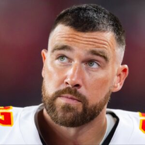 Kansas City Chiefs tight end Travis Kelce (87) against the Arizona Cardinals during a preseason NFL game at State Farm Stadium.