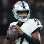 Las Vegas Raiders quarterback Geno Smith (7) warms up before the game against the Arizona Cardinals at State Farm Stadium.