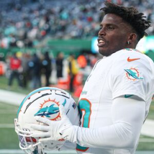 Miami Dolphins wide receiver Tyreek Hill (10) on the field before the game against the New York Jets at MetLife Stadium.