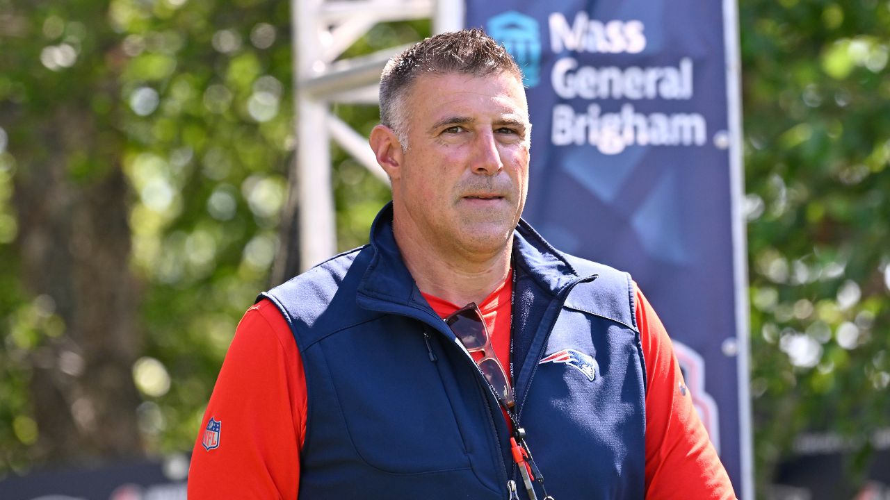 New England Patriots head coach Mike Vrabel heads to the practice fields for training camp at Gillette Stadium.