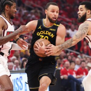 Golden State Warriors guard Stephen Curry (30) controls the ball as Houston Rockets guard Jalen Green (4) and guard Fred VanVleet (5) defend during the first quarter of game seven of the first round for the 2025 NBA Playoffs at Toyota Center.