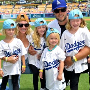 Kelly and Matthew Stafford with their daughters