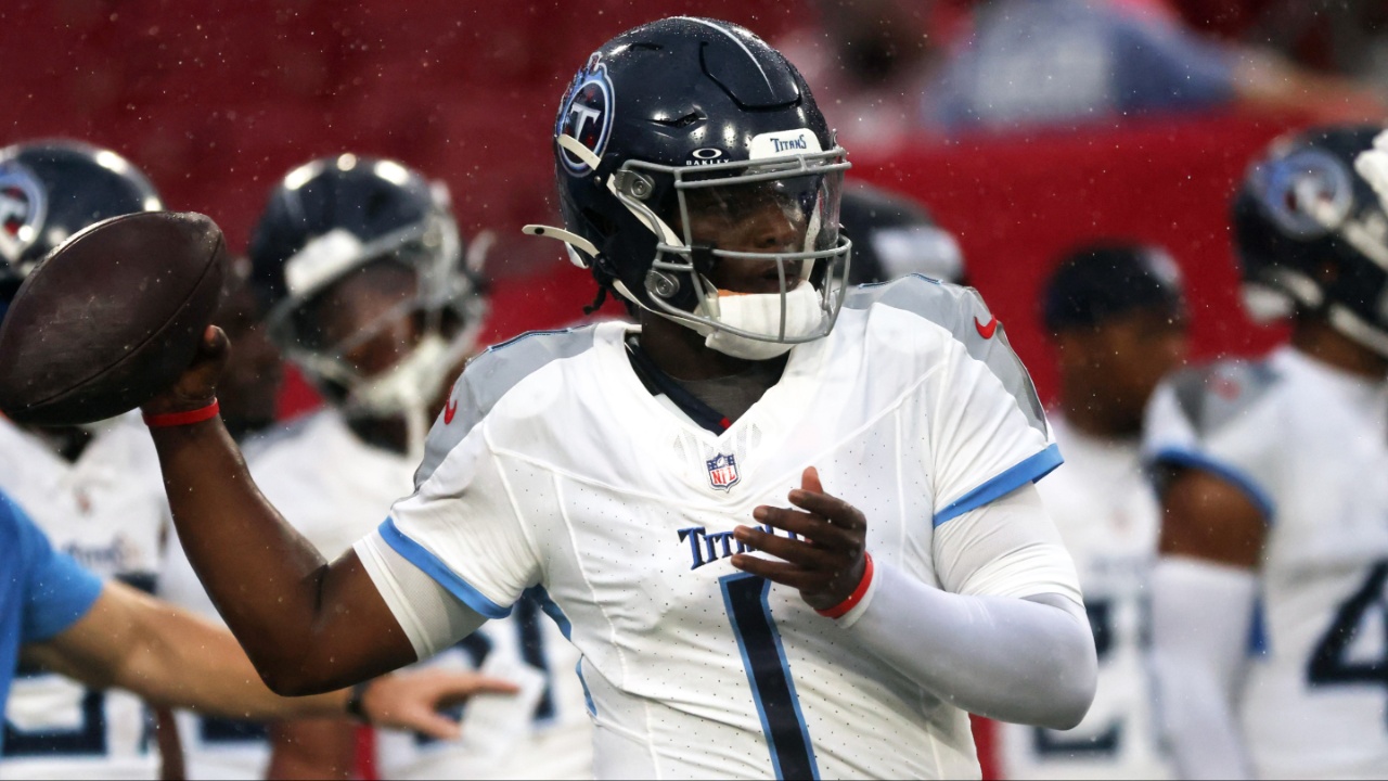 Tennessee Titians quarterback Cam Ward (1) works out prior to the game against the Tampa Bay Buccaneers at Raymond James Stadium.